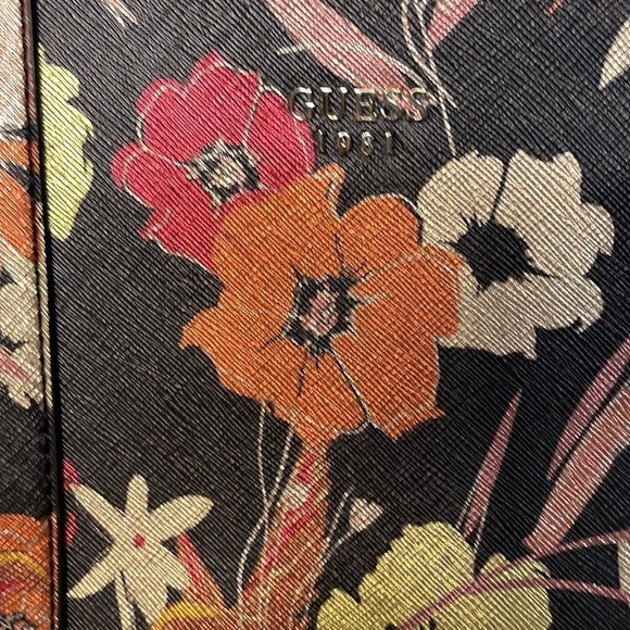 NWOT Guess 1981 Floral Faux Leather Convertible Crossbody Purse - Picture 2 of 14